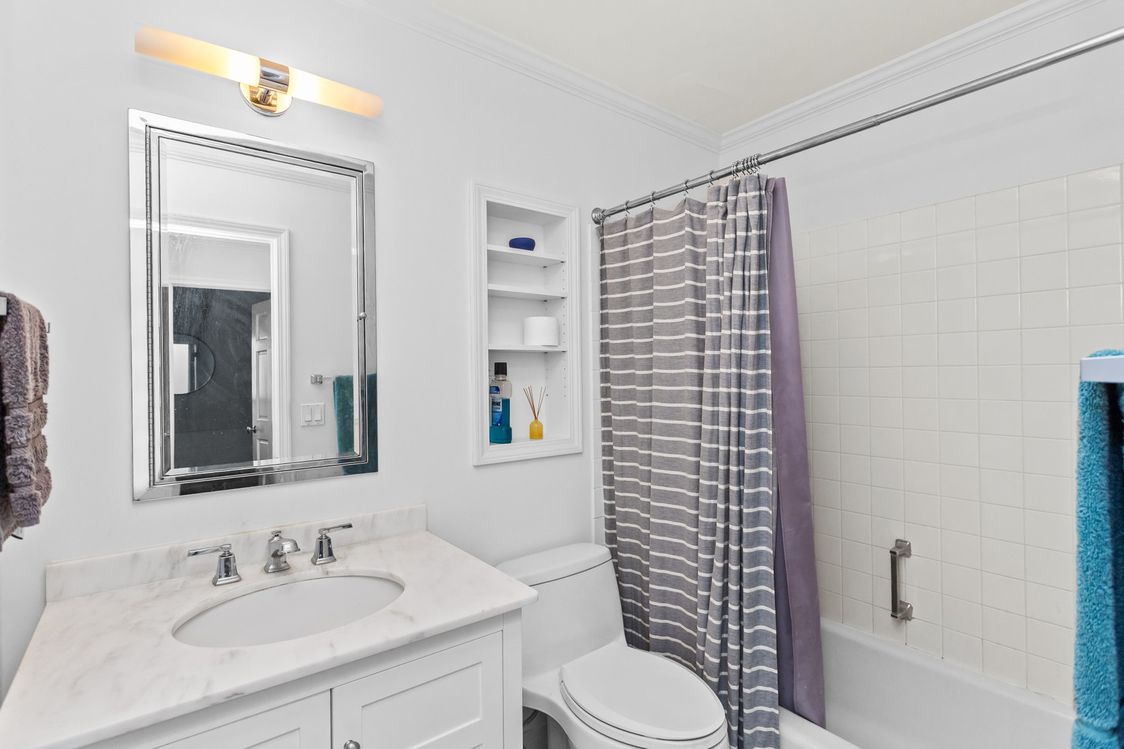 1850 N Clark Street Unit: 2702