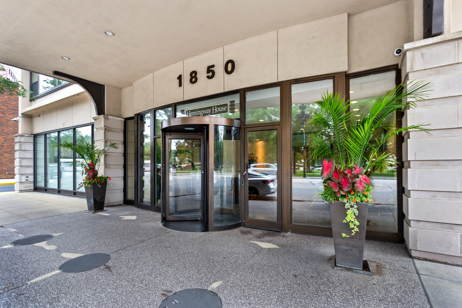 1850 N Clark Street Unit: 2702