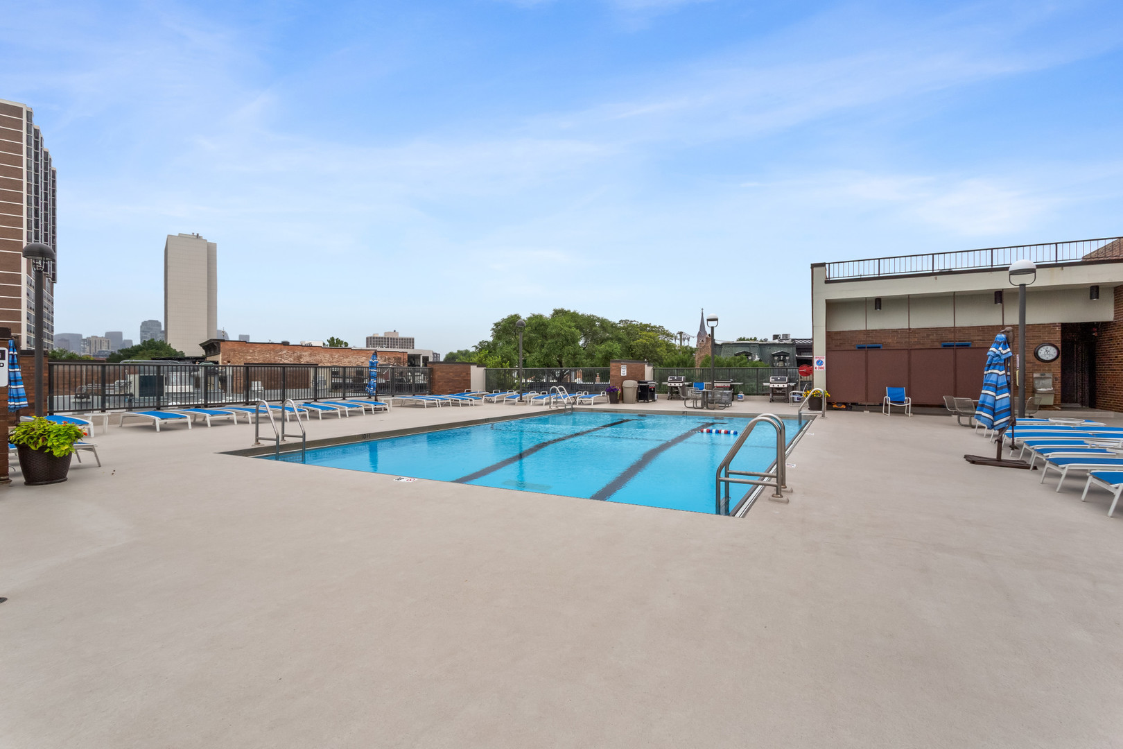 1850 N Clark Street Unit: 2702