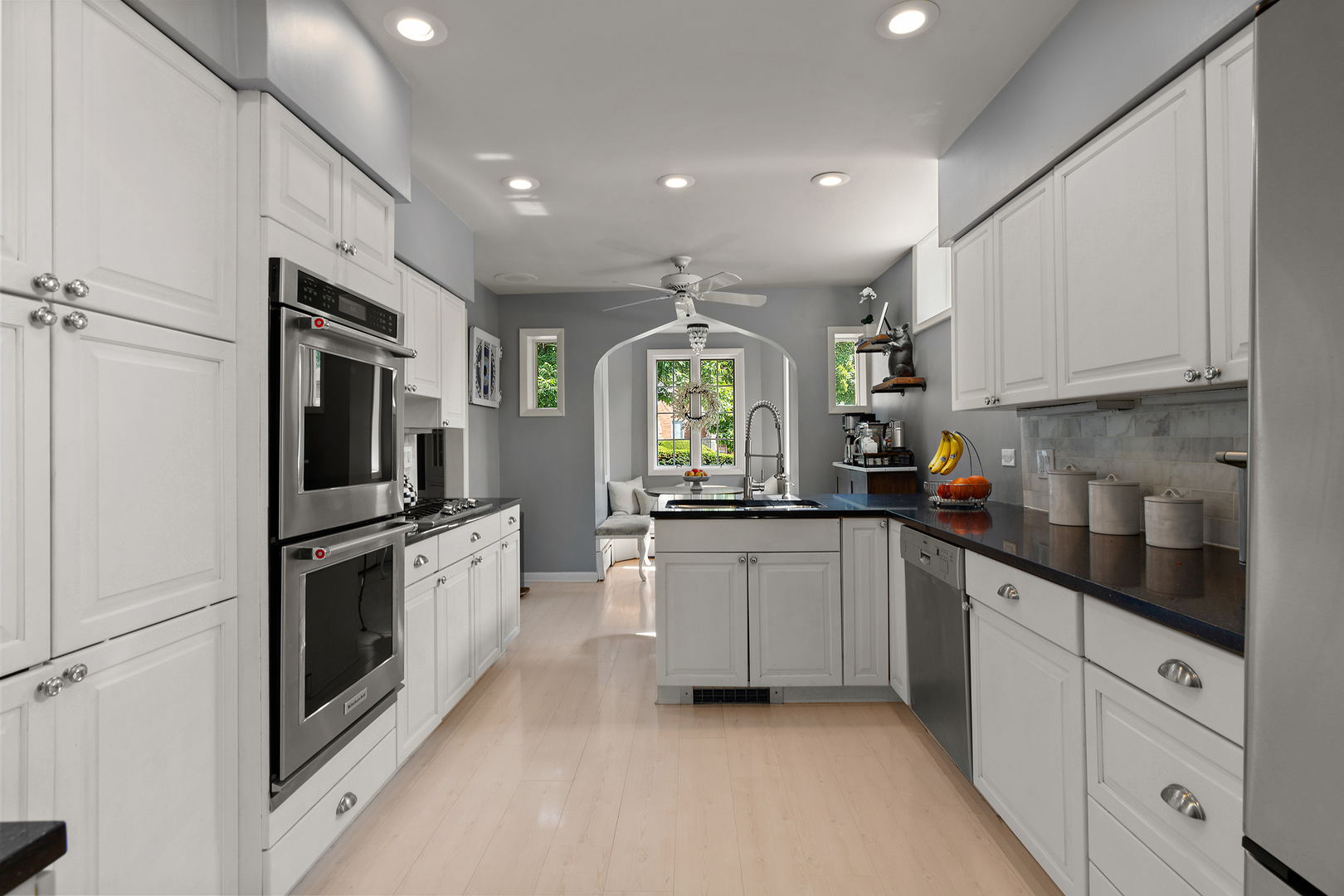 6656 N Sauganash Avenue