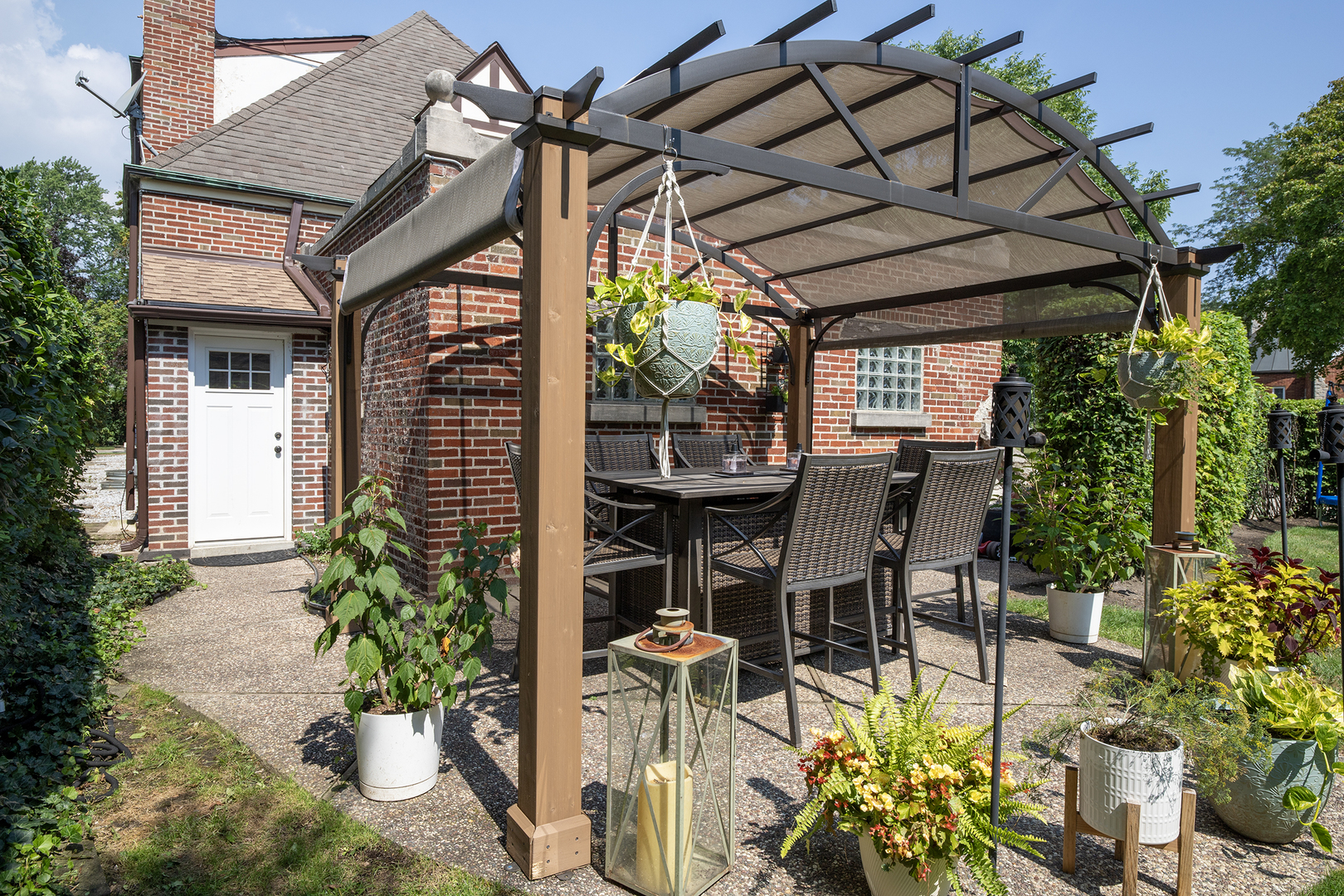 6656 N Sauganash Avenue