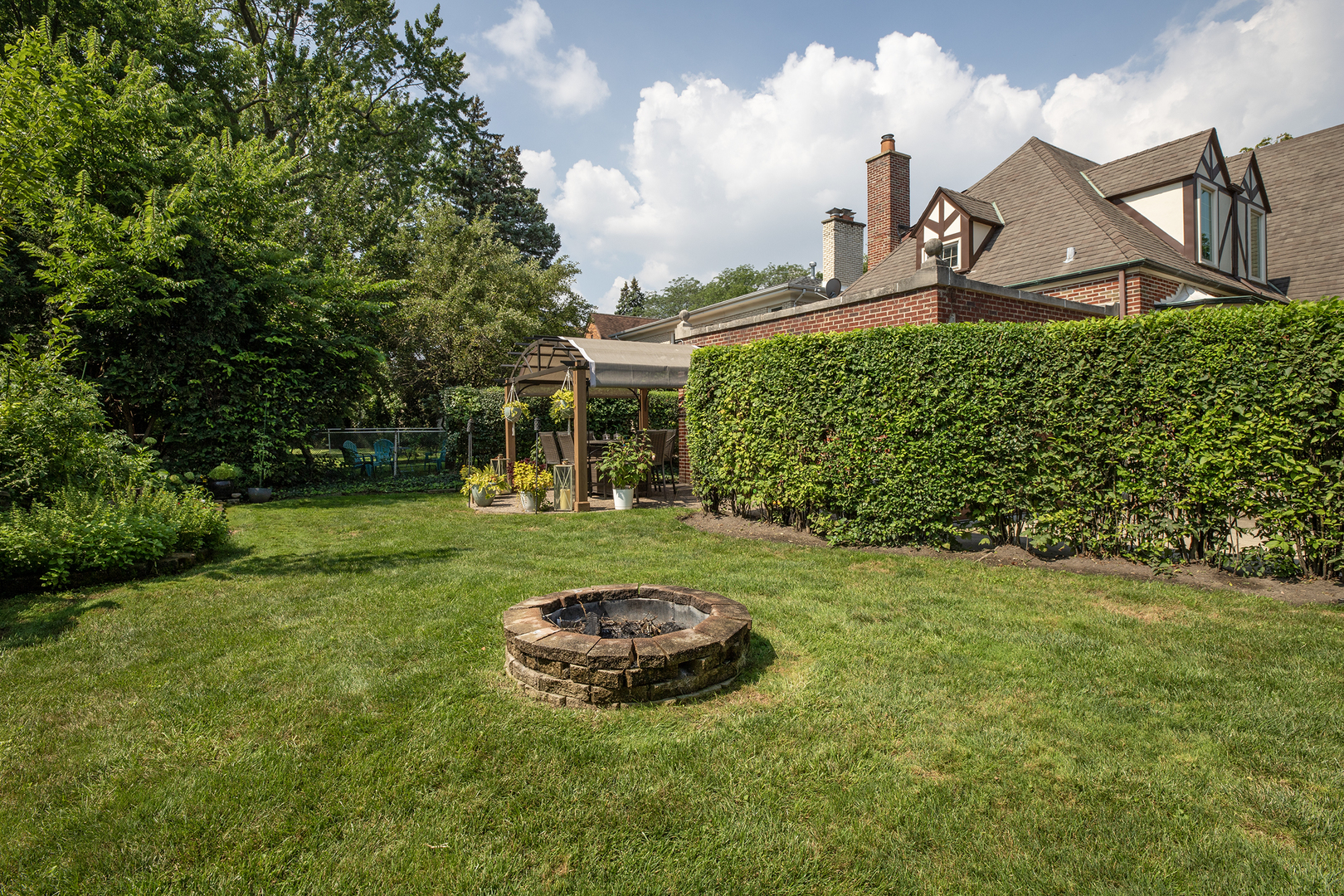 6656 N Sauganash Avenue