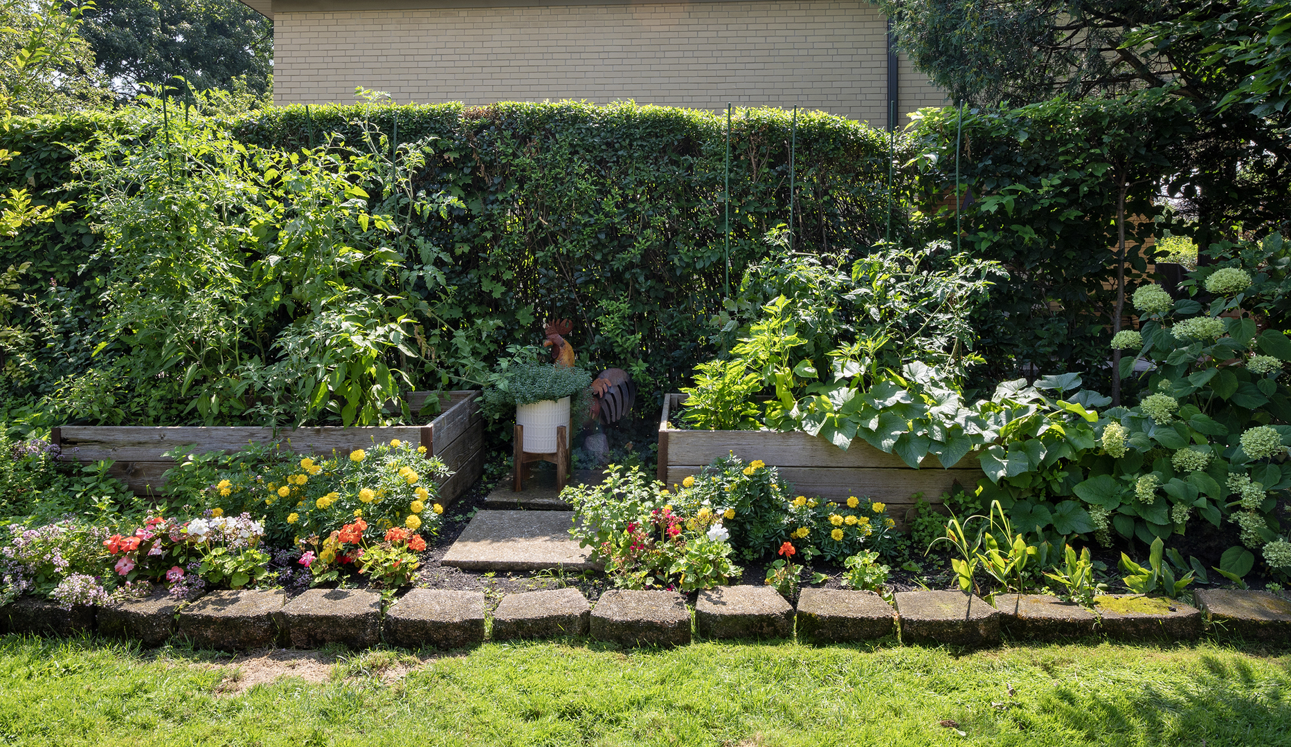 6656 N Sauganash Avenue