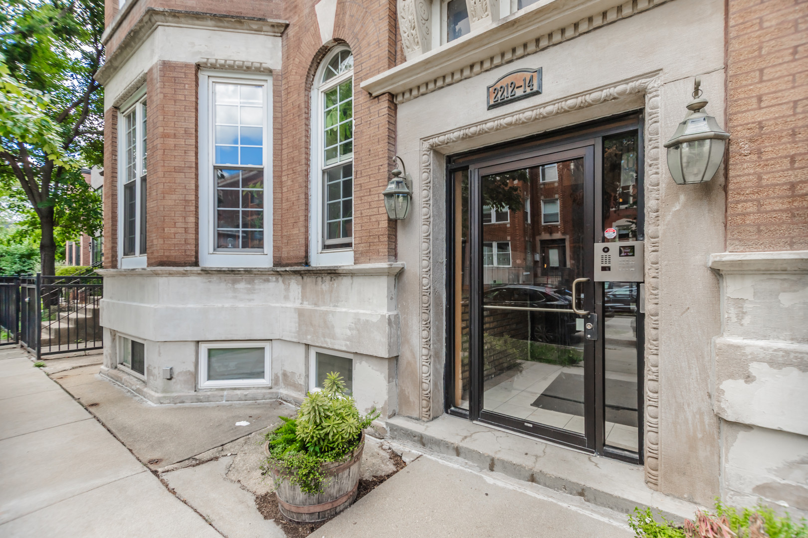 2212 N Campbell Avenue Unit: 2D
