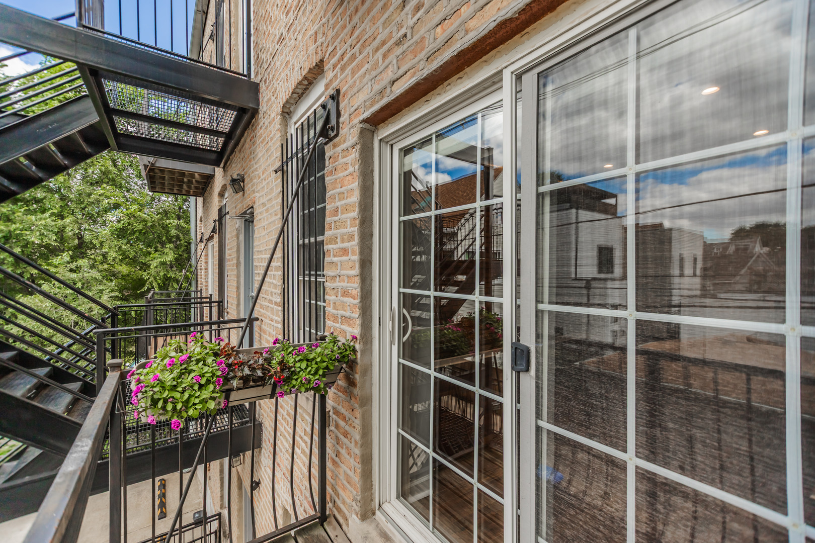 2212 N Campbell Avenue Unit: 2D