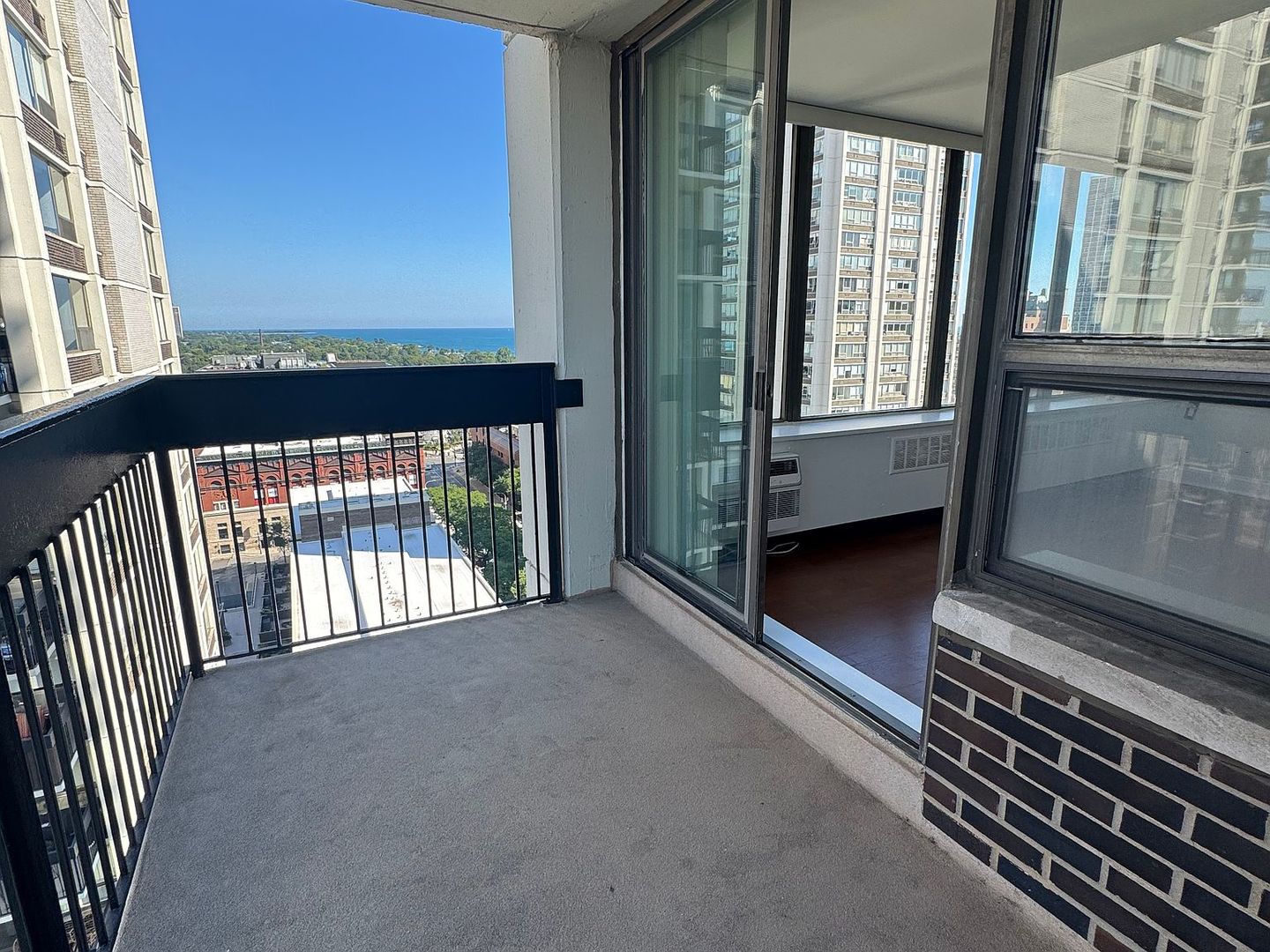 1455 N Sandburg Terrace Unit: 1909