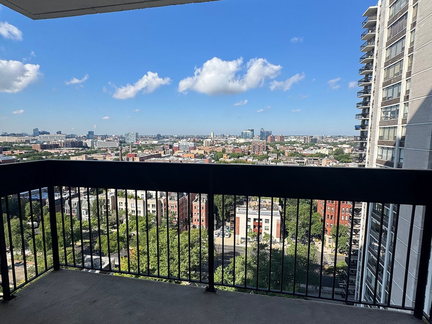 1455 N Sandburg Terrace Unit: 1909