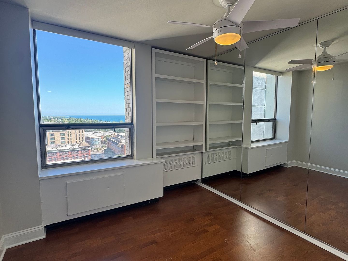 1455 N Sandburg Terrace Unit: 1909