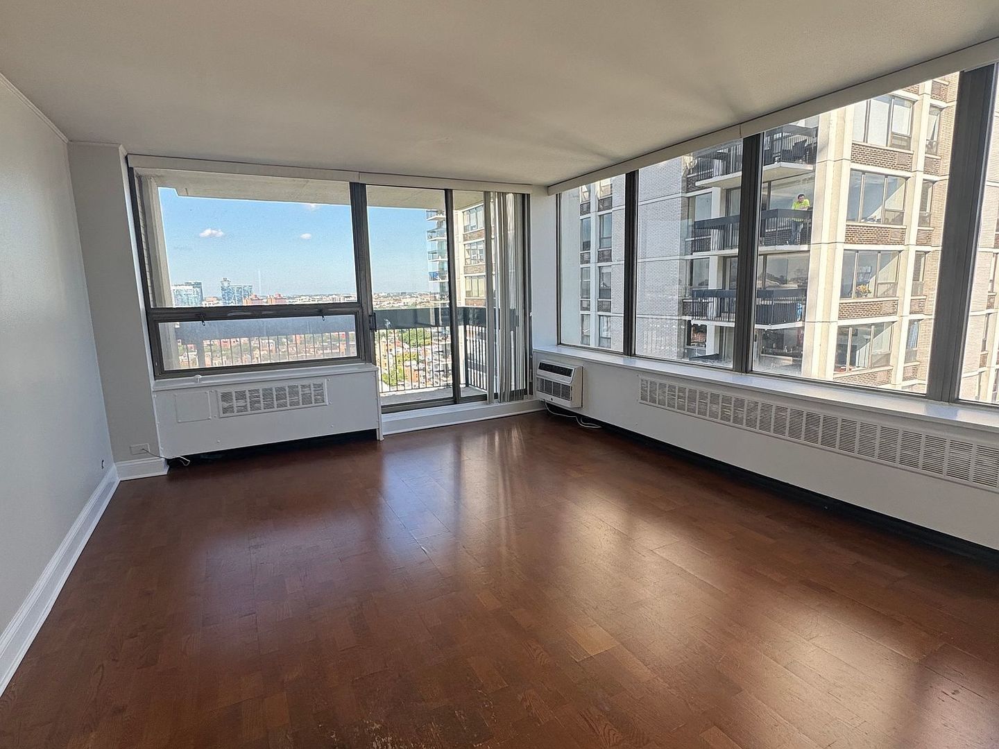 1455 N Sandburg Terrace Unit: 1909