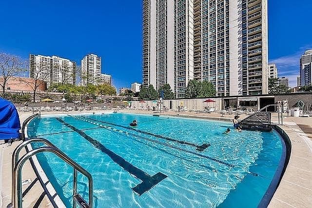 1455 N Sandburg Terrace Unit: 1909