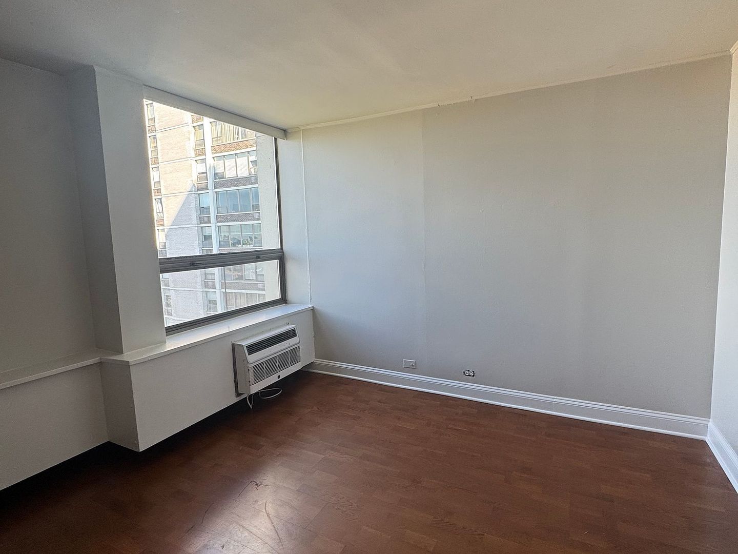 1455 N Sandburg Terrace Unit: 1909