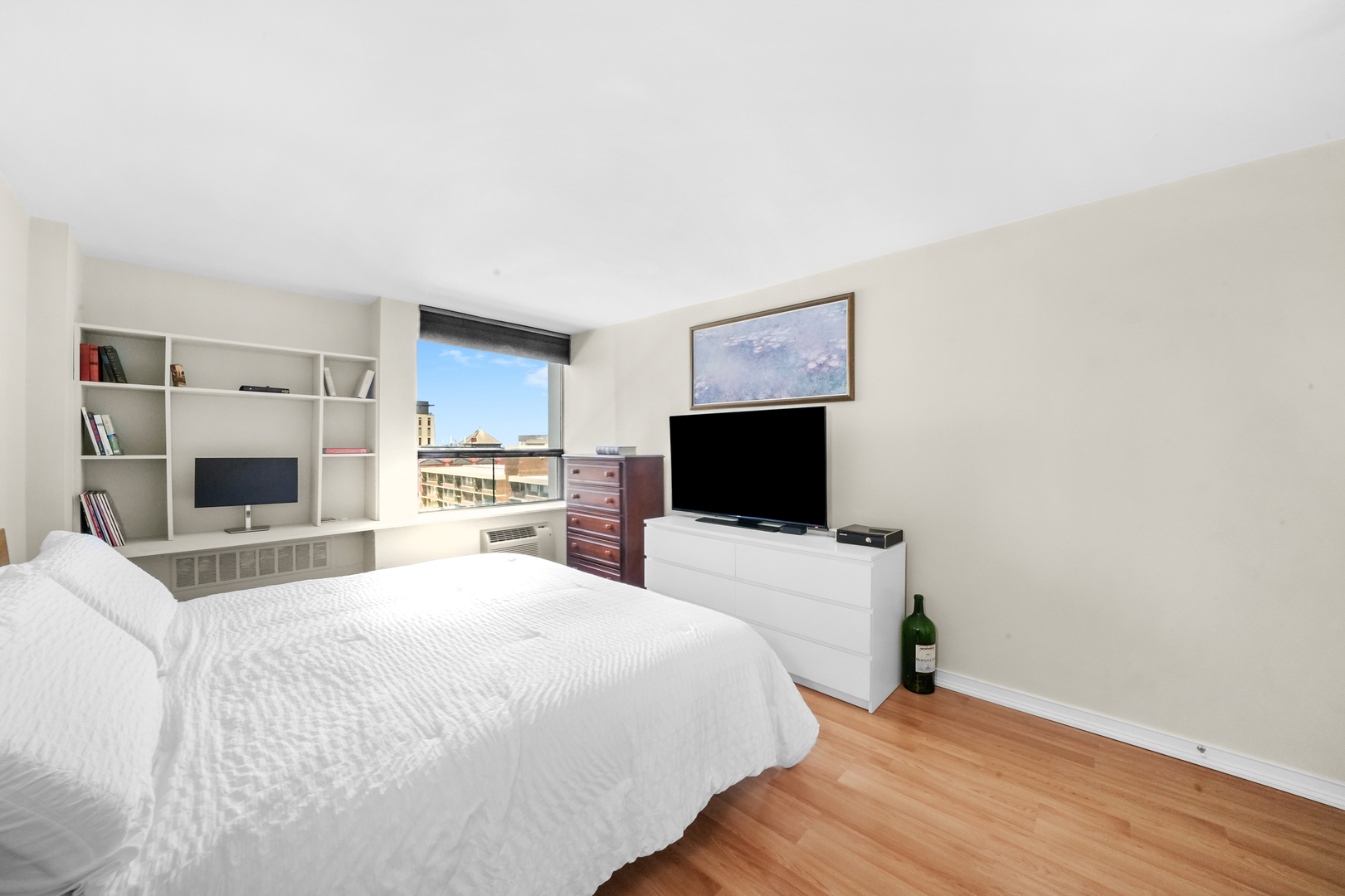 1460 N Sandburg Terrace Unit: 808A