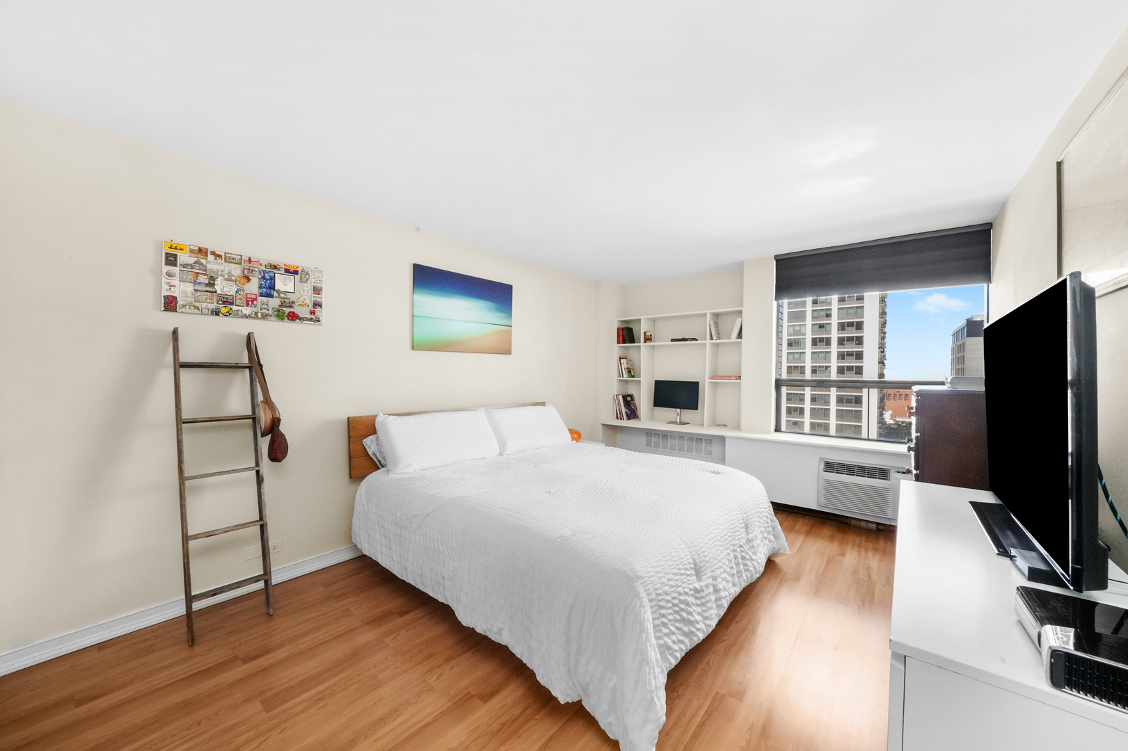 1460 N Sandburg Terrace Unit: 808A