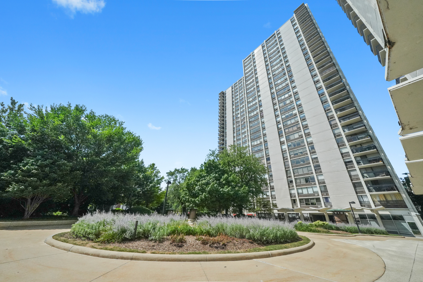 1460 N Sandburg Terrace Unit: 808A