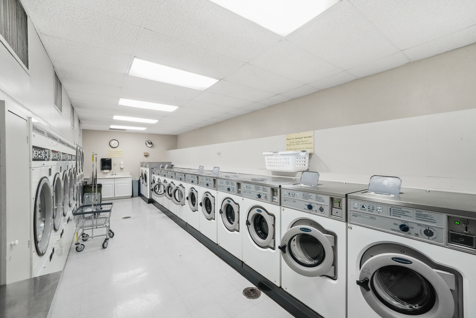 1460 N Sandburg Terrace Unit: 808A