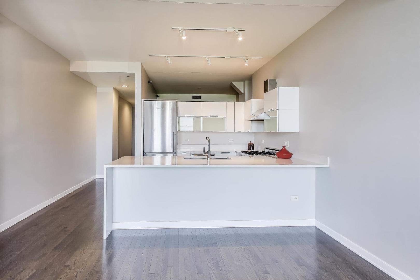 6 N Michigan Avenue Unit: 801