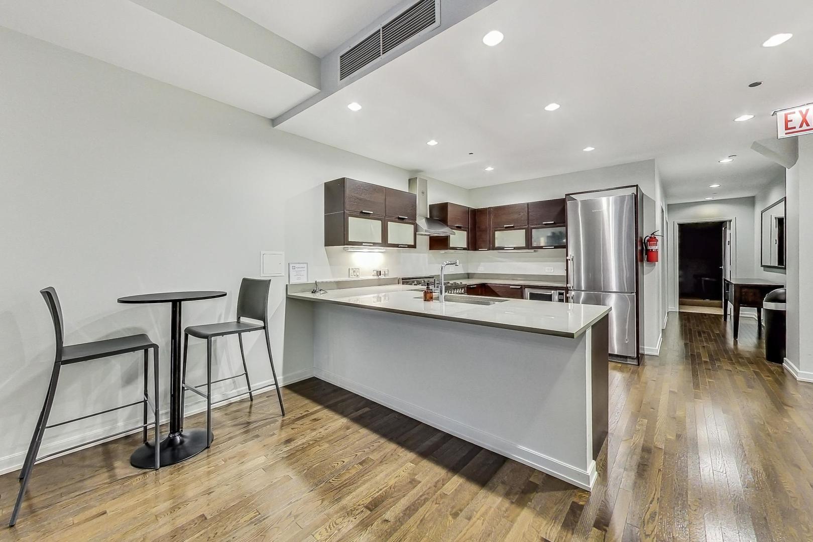 6 N Michigan Avenue Unit: 801