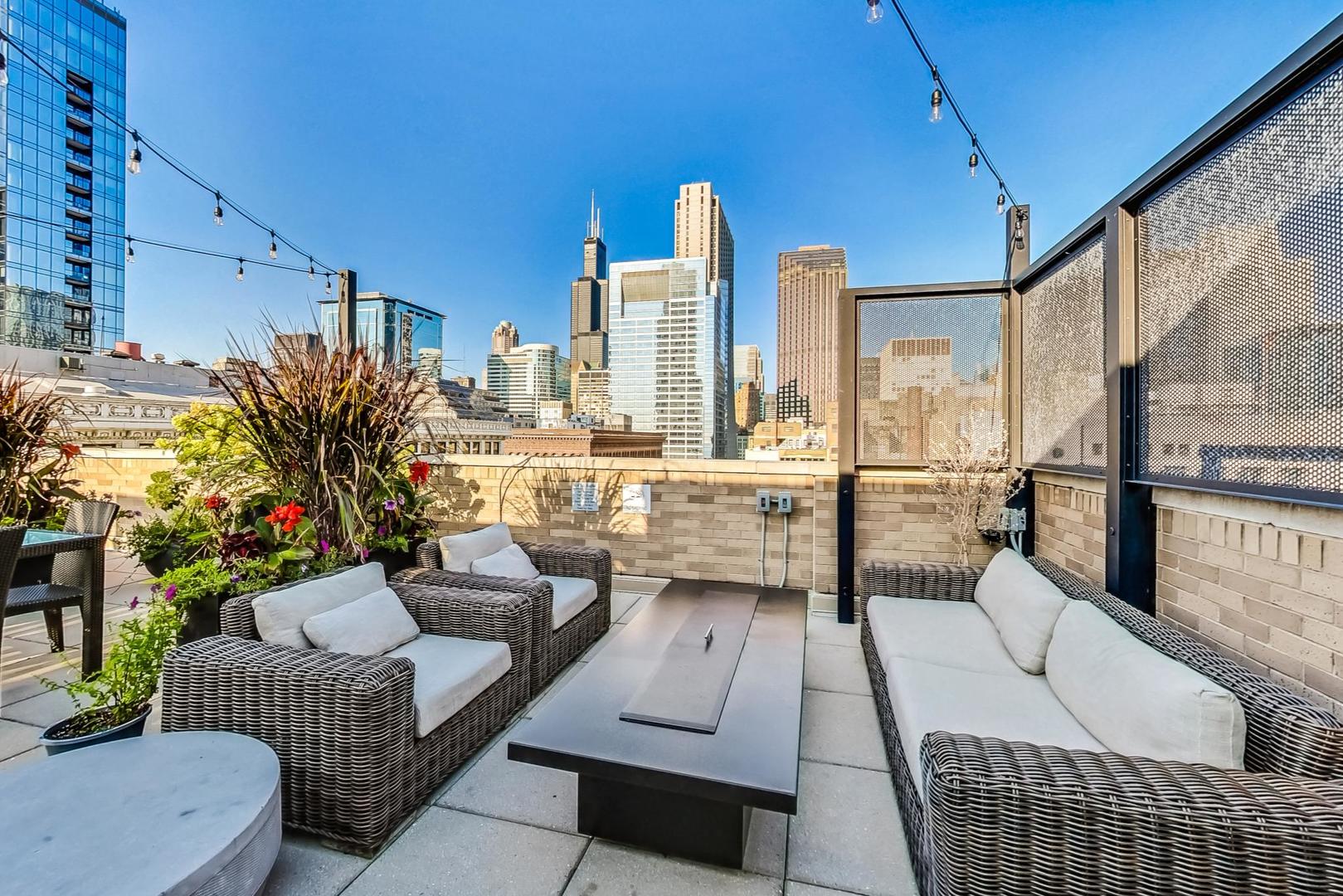 6 N Michigan Avenue Unit: 801