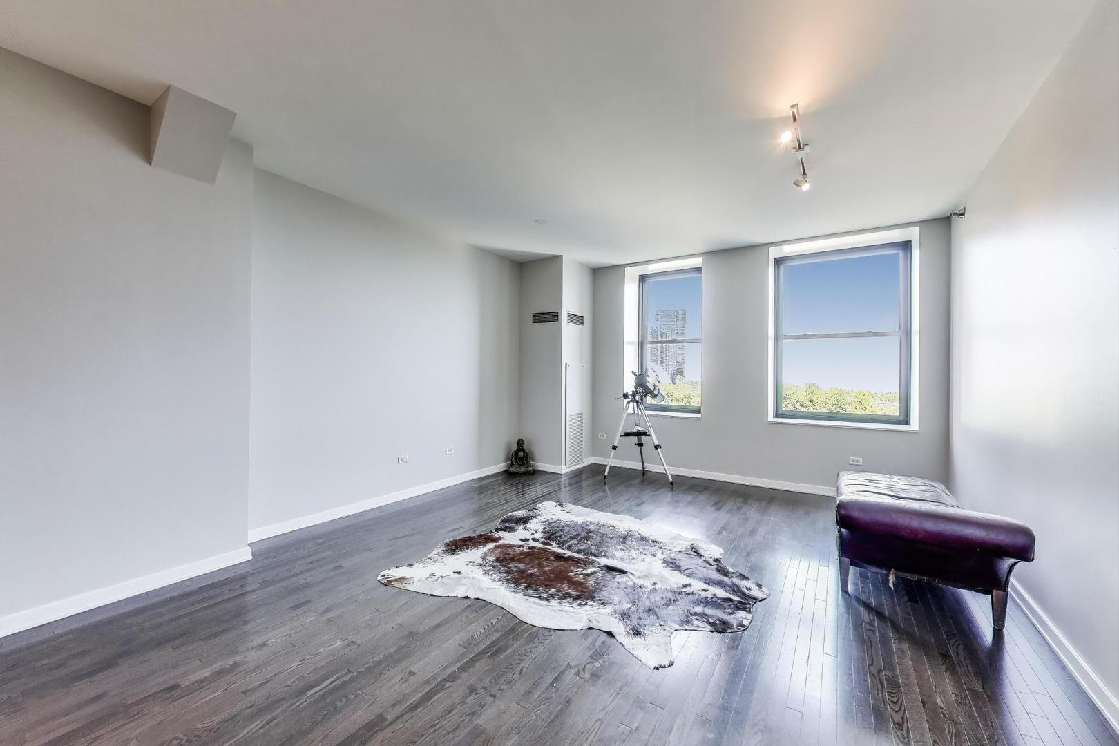 6 N Michigan Avenue Unit: 801