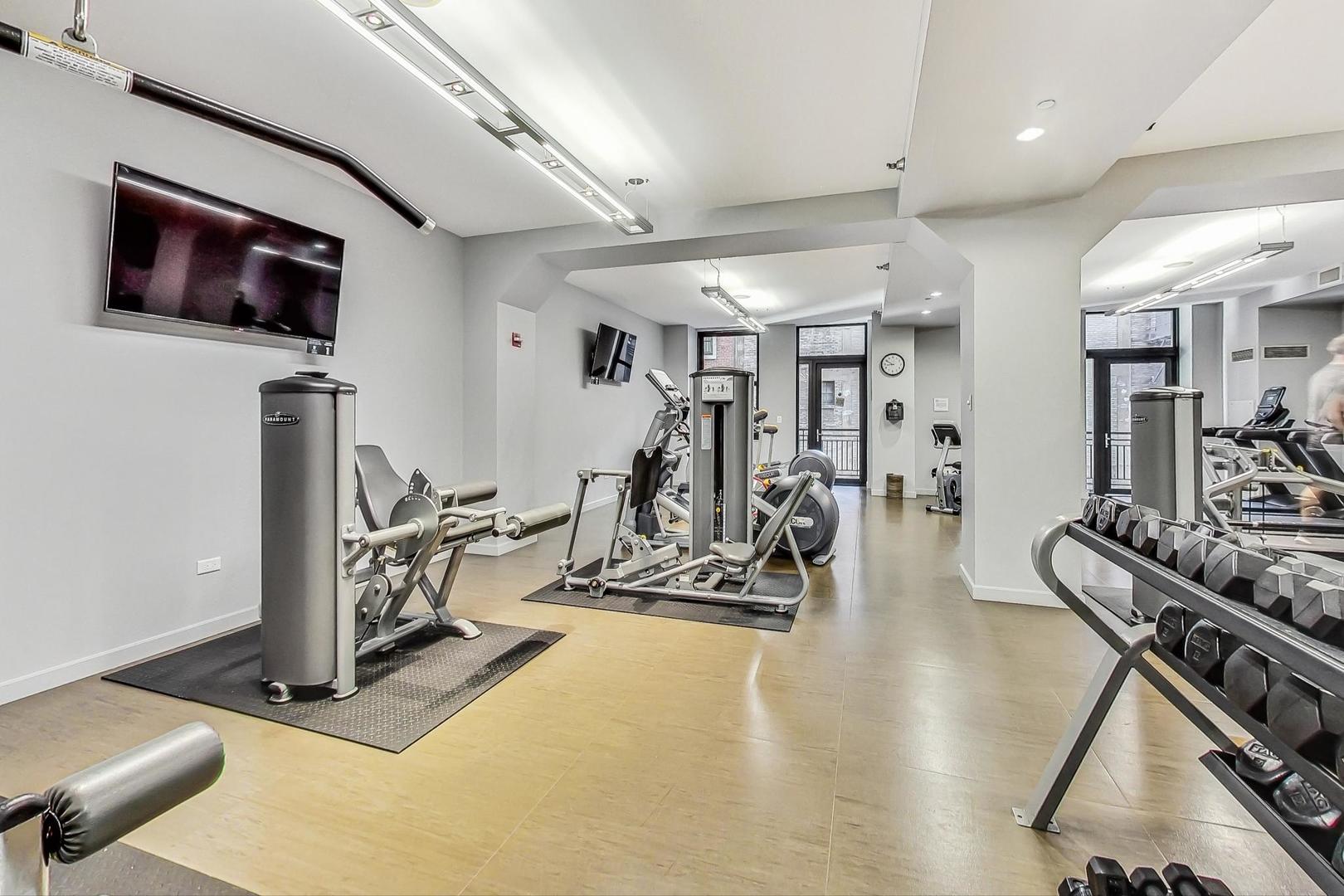 6 N Michigan Avenue Unit: 801