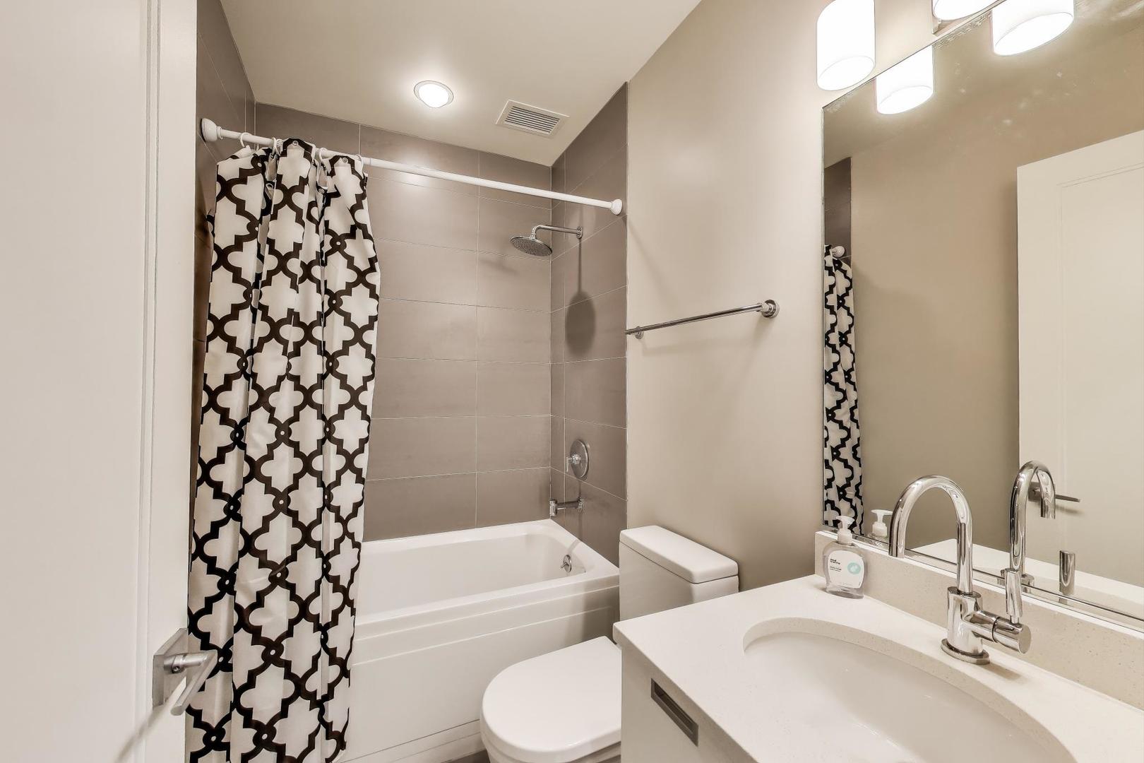 6 N Michigan Avenue Unit: 801