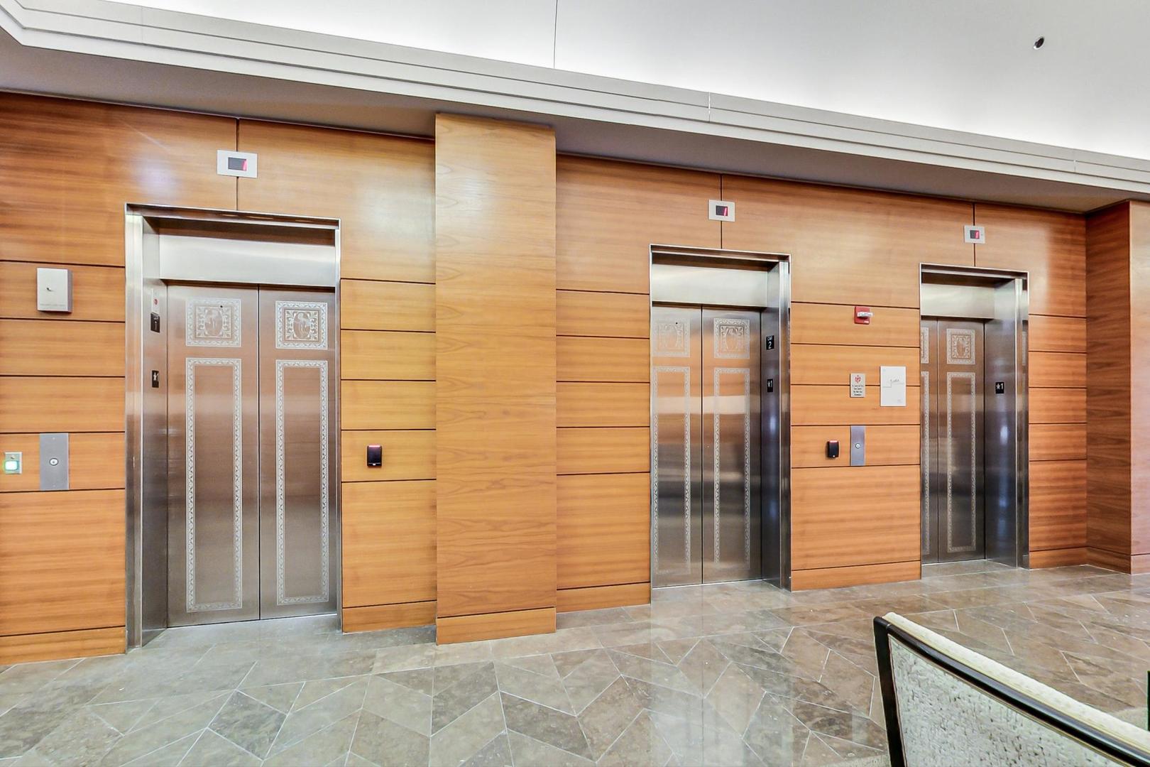 6 N Michigan Avenue Unit: 801