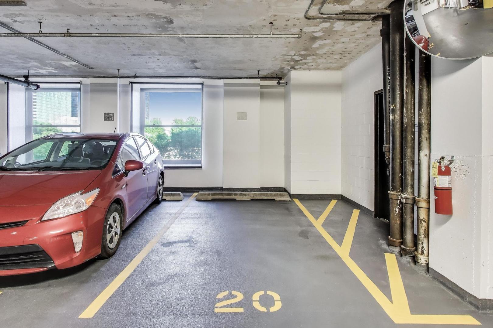 6 N Michigan Avenue Unit: 801