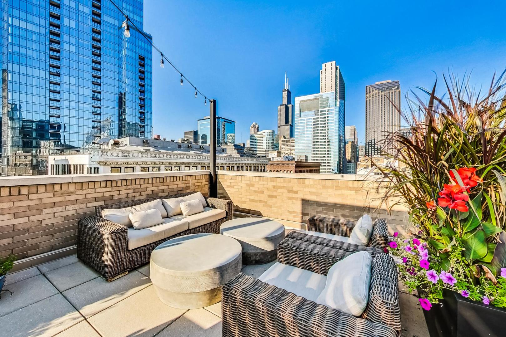 6 N Michigan Avenue Unit: 801