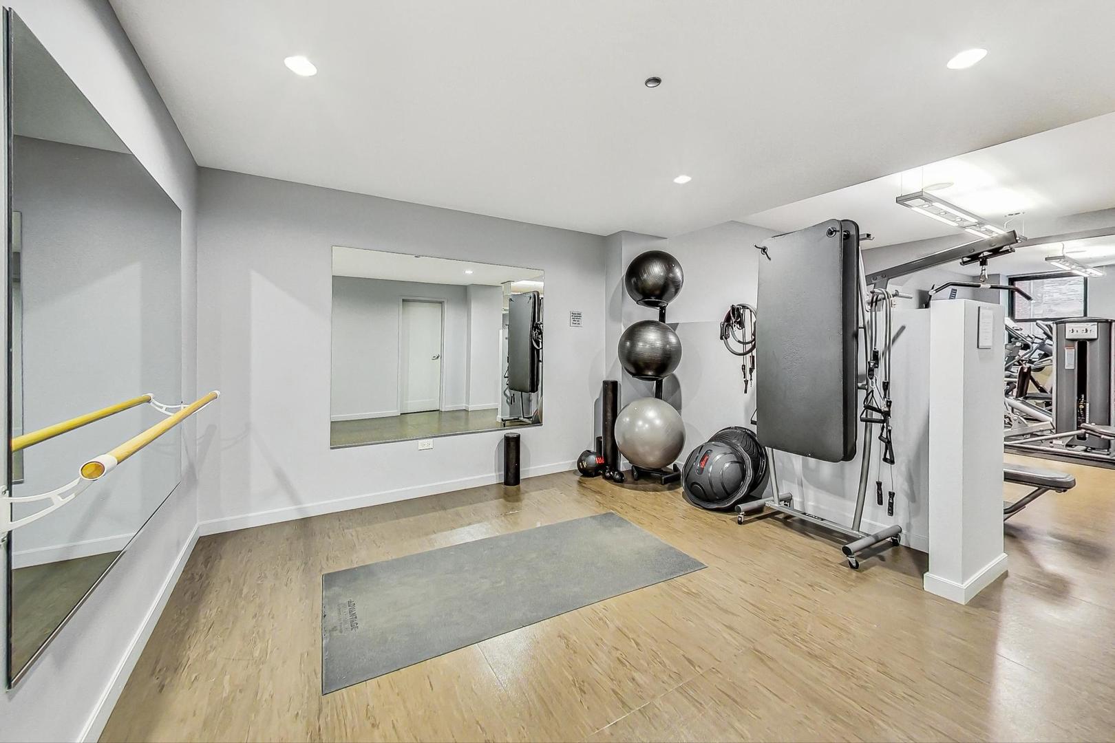 6 N Michigan Avenue Unit: 801