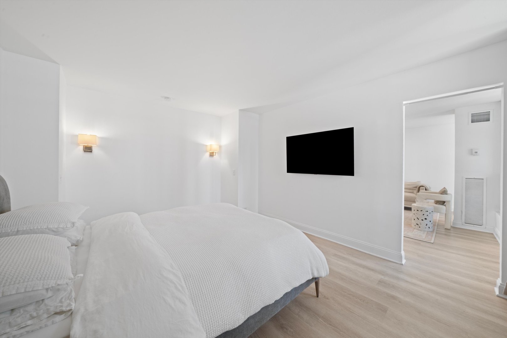 1030 N State Street Unit: 3G