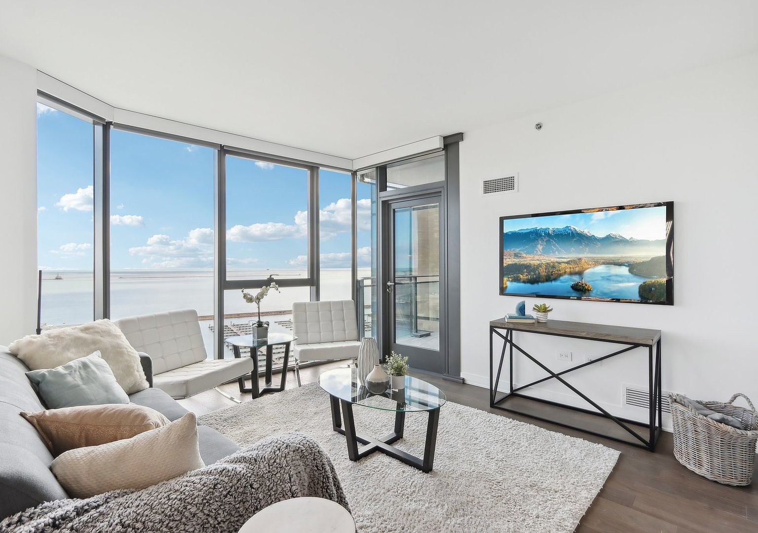 211 N Harbor Drive Unit: 1008