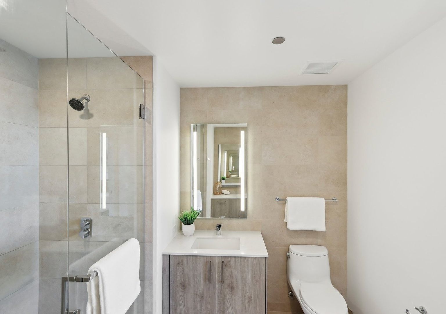 211 N Harbor Drive Unit: 1008