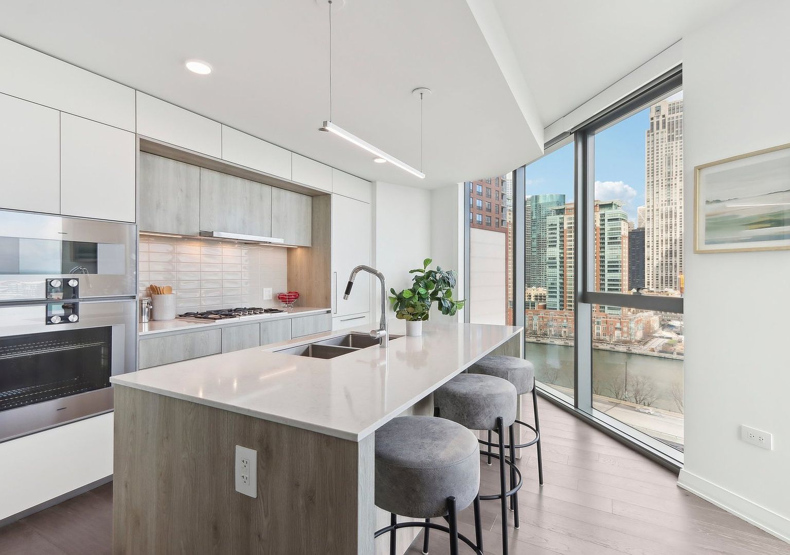 211 N Harbor Drive Unit: 1008