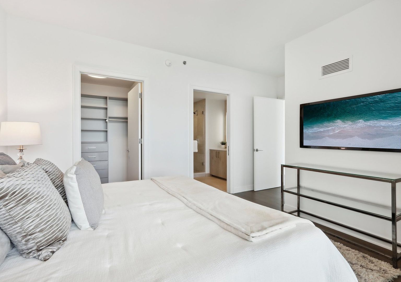 211 N Harbor Drive Unit: 1008