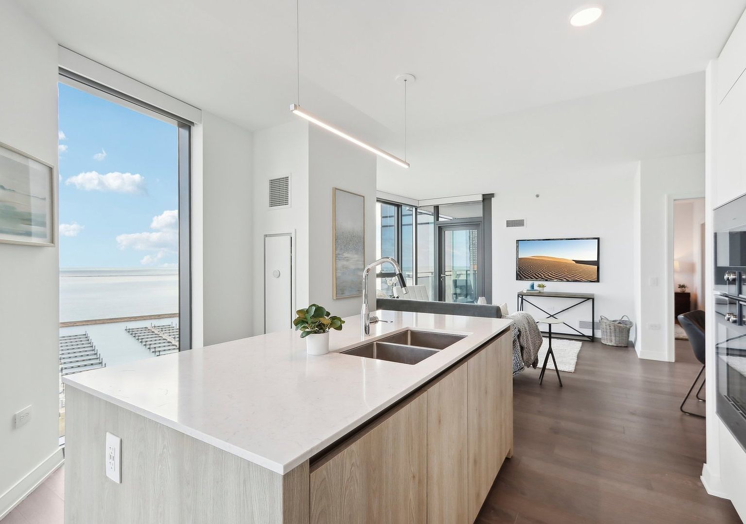 211 N Harbor Drive Unit: 1008