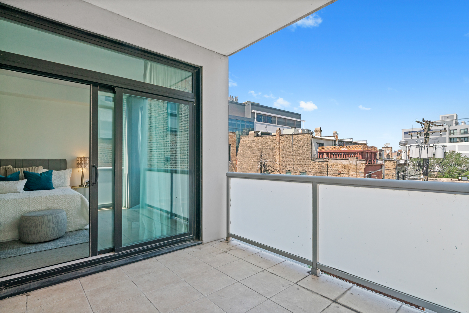 550 W Wellington Avenue Unit: 3E