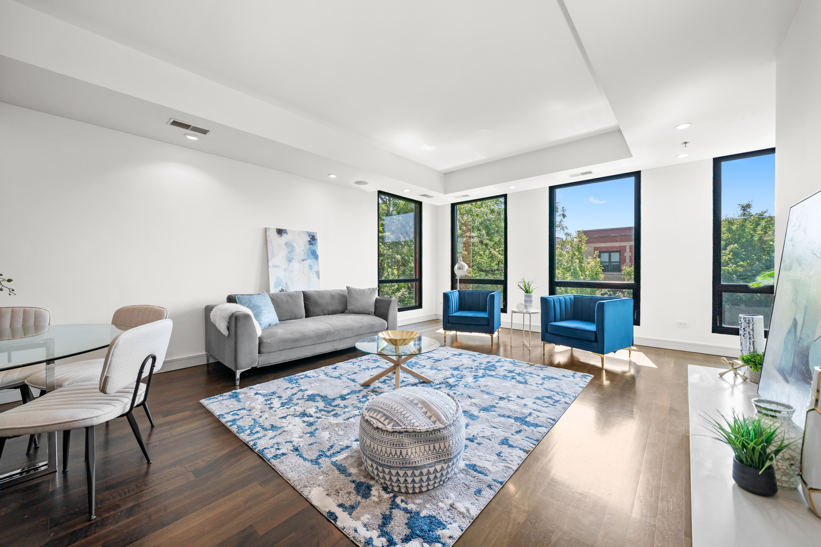 550 W Wellington Avenue Unit: 3E