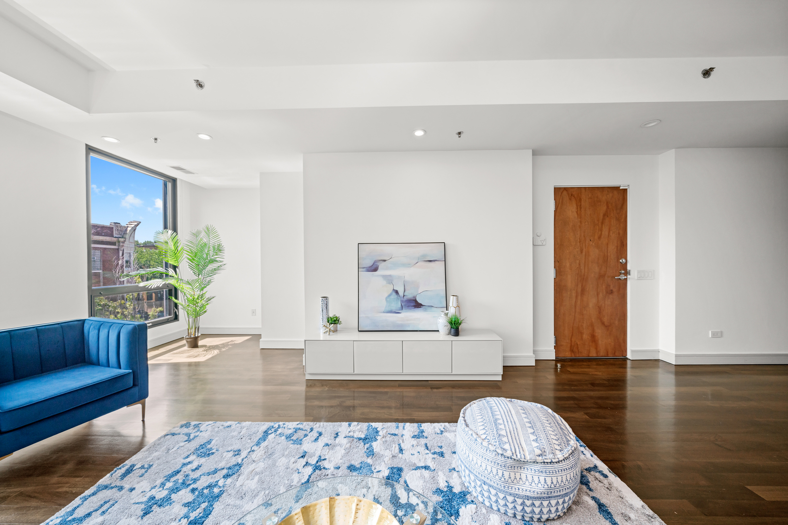 550 W Wellington Avenue Unit: 3E