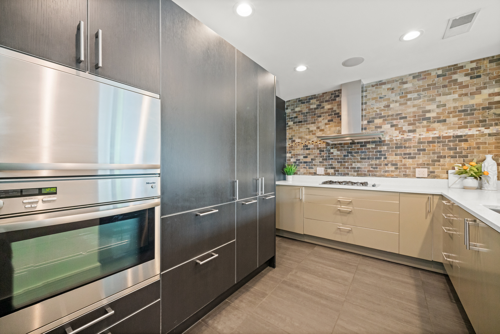 550 W Wellington Avenue Unit: 3E