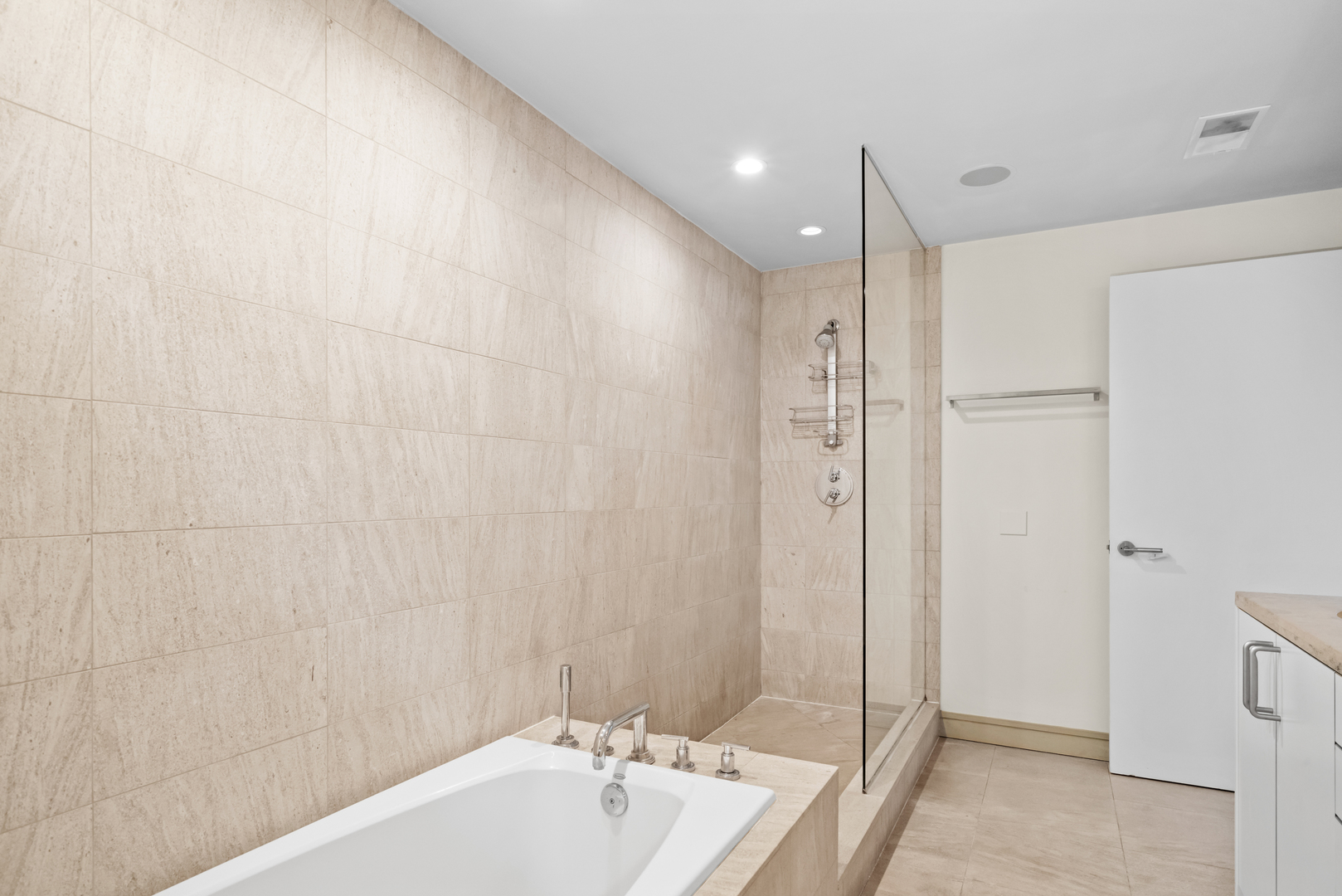 550 W Wellington Avenue Unit: 3E