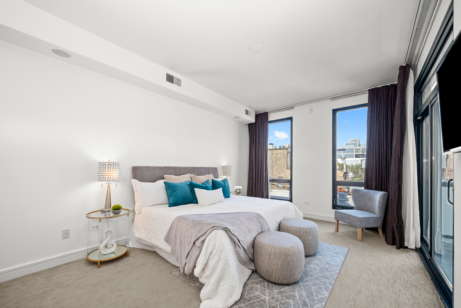 550 W Wellington Avenue Unit: 3E