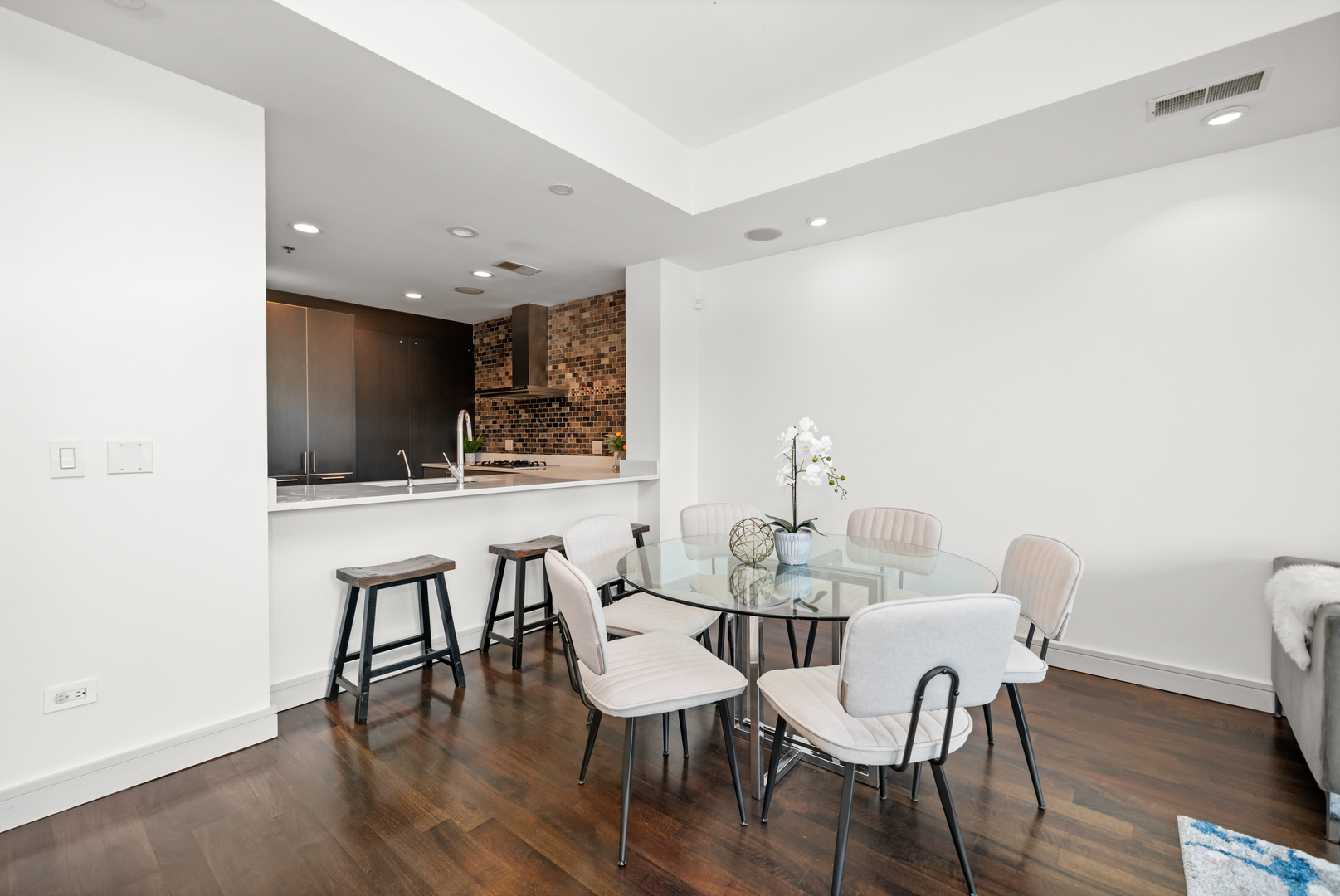 550 W Wellington Avenue Unit: 3E