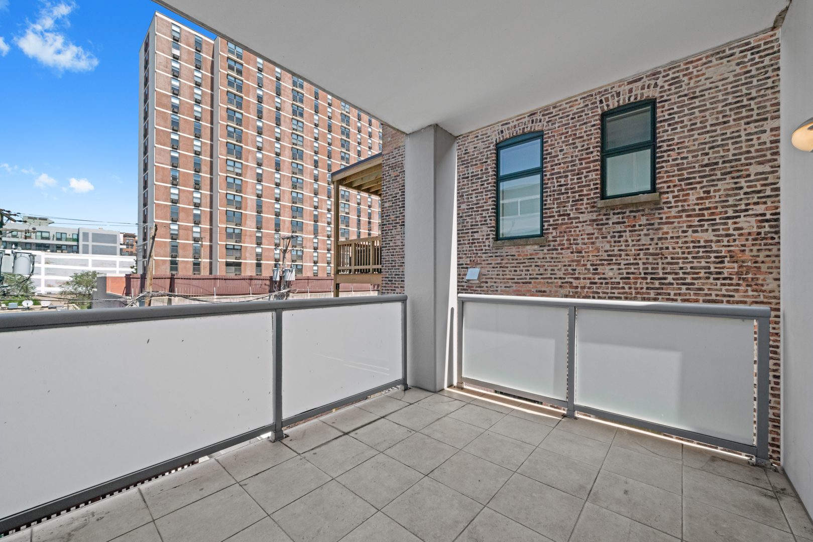 550 W Wellington Avenue Unit: 3E