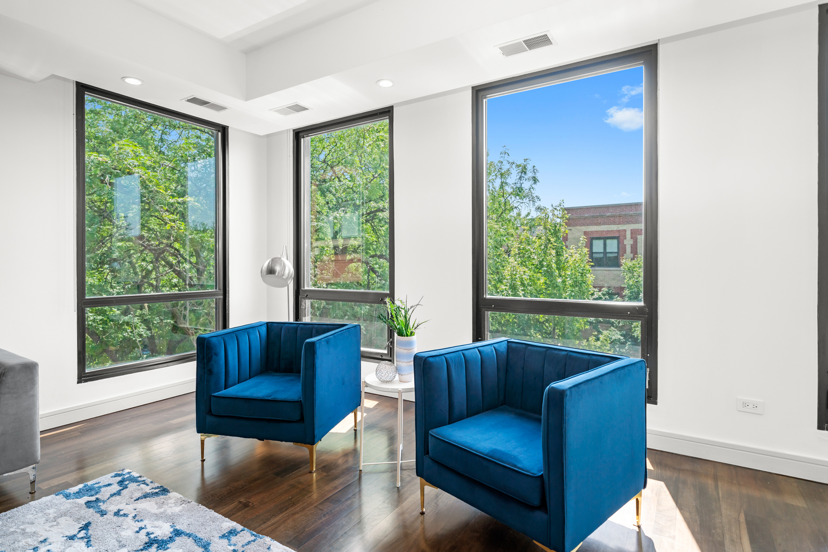 550 W Wellington Avenue Unit: 3E