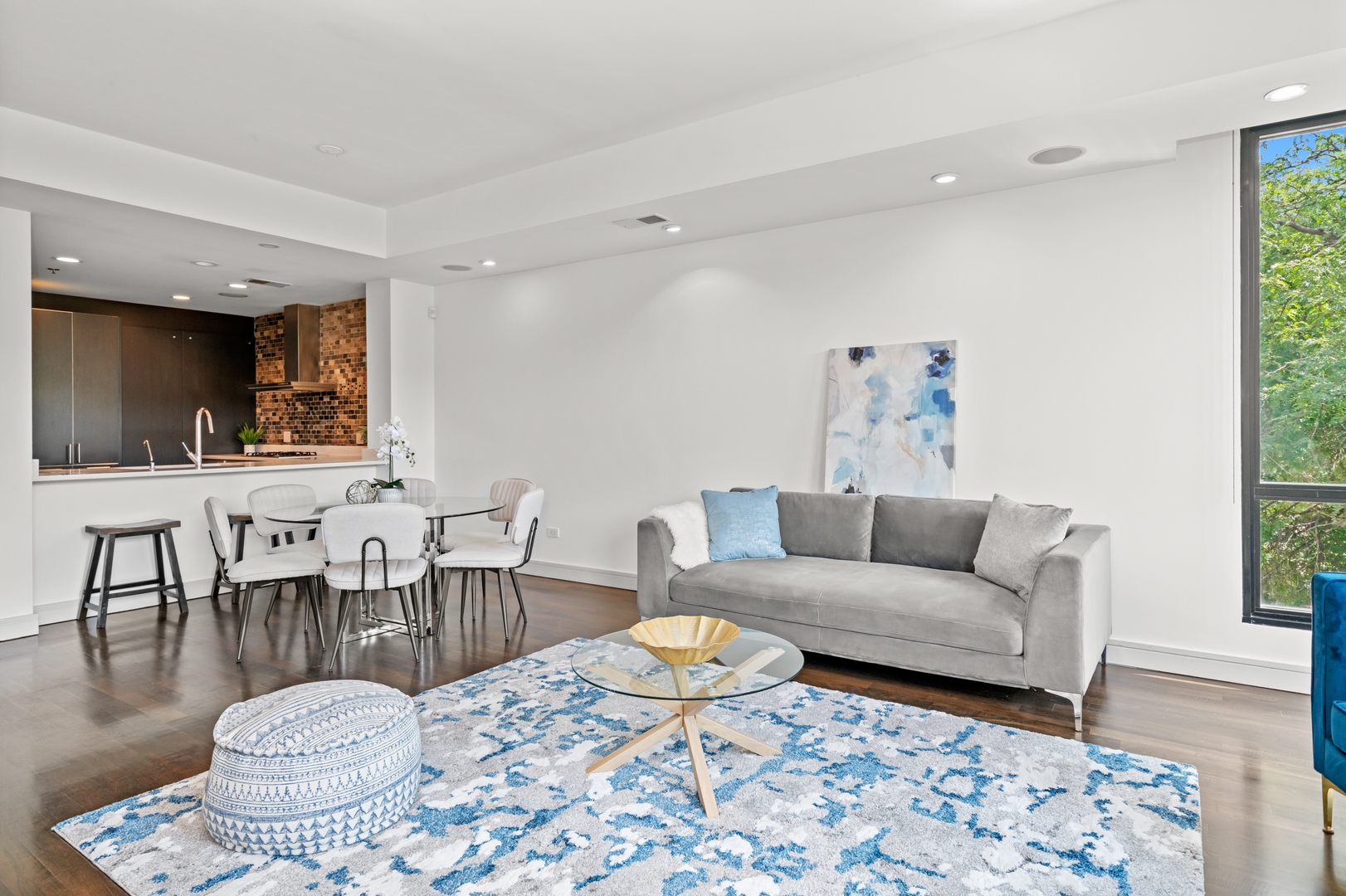 550 W Wellington Avenue Unit: 3E