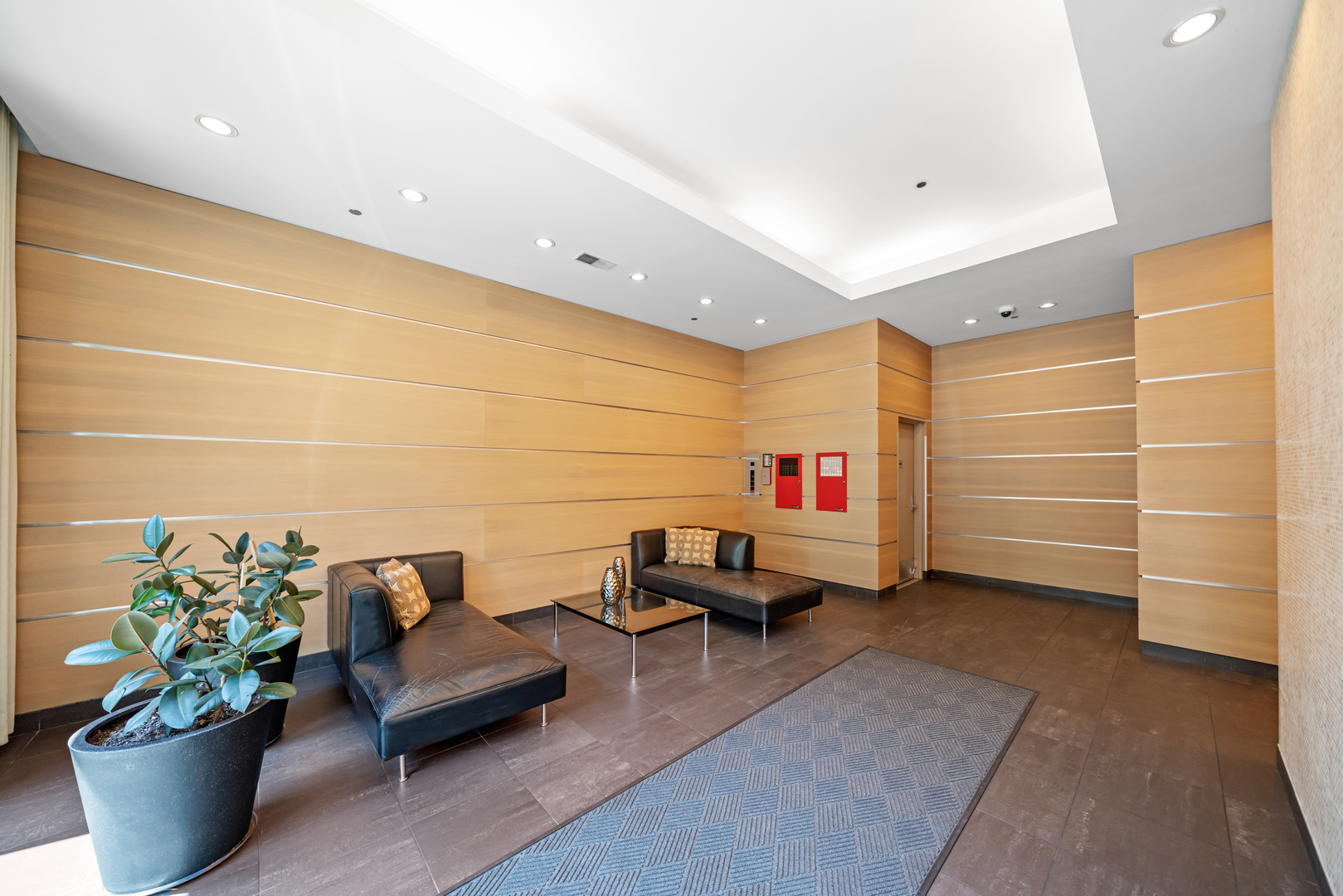 550 W Wellington Avenue Unit: 3E