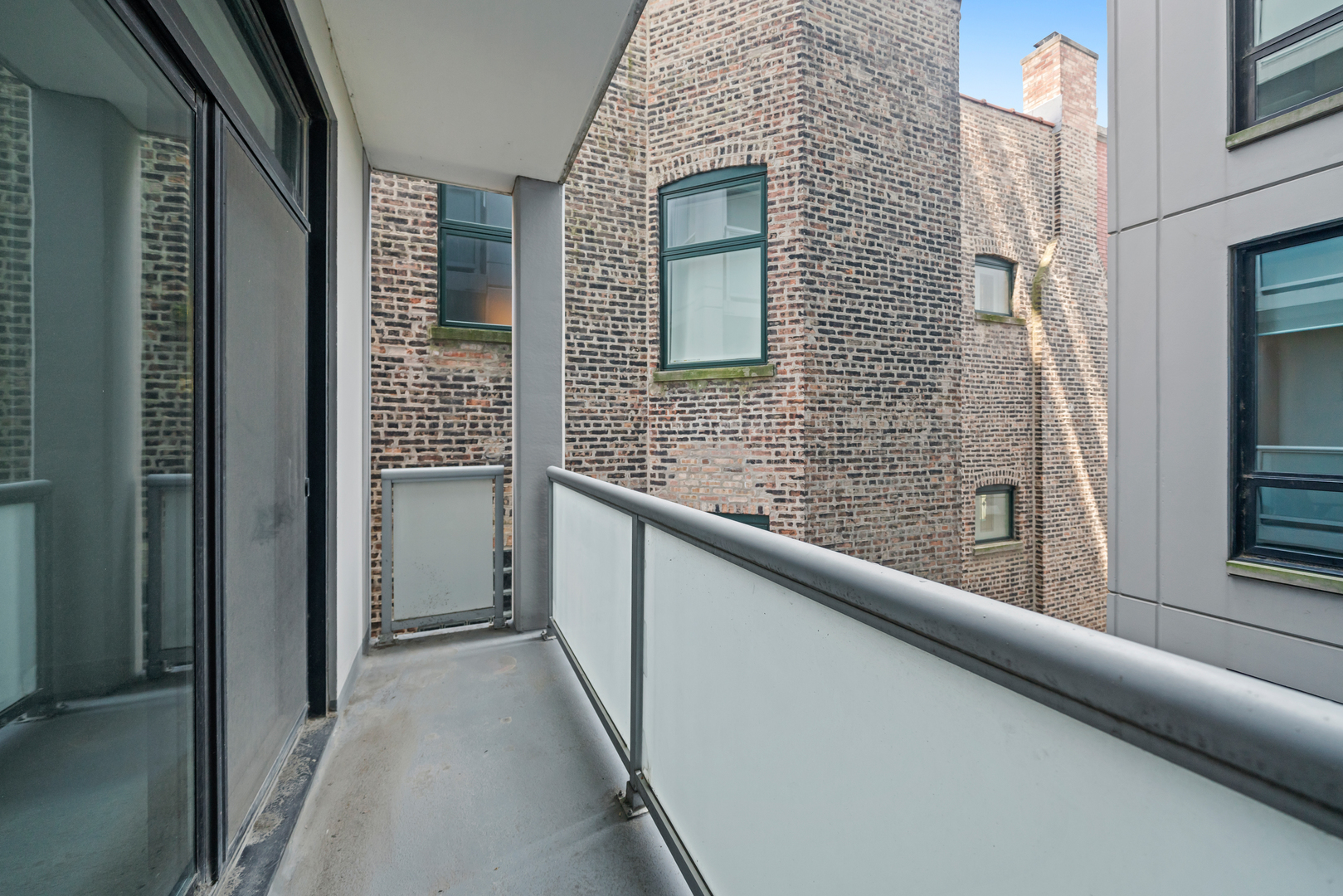 550 W Wellington Avenue Unit: 3E