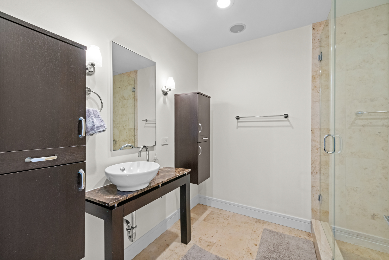 550 W Wellington Avenue Unit: 3E