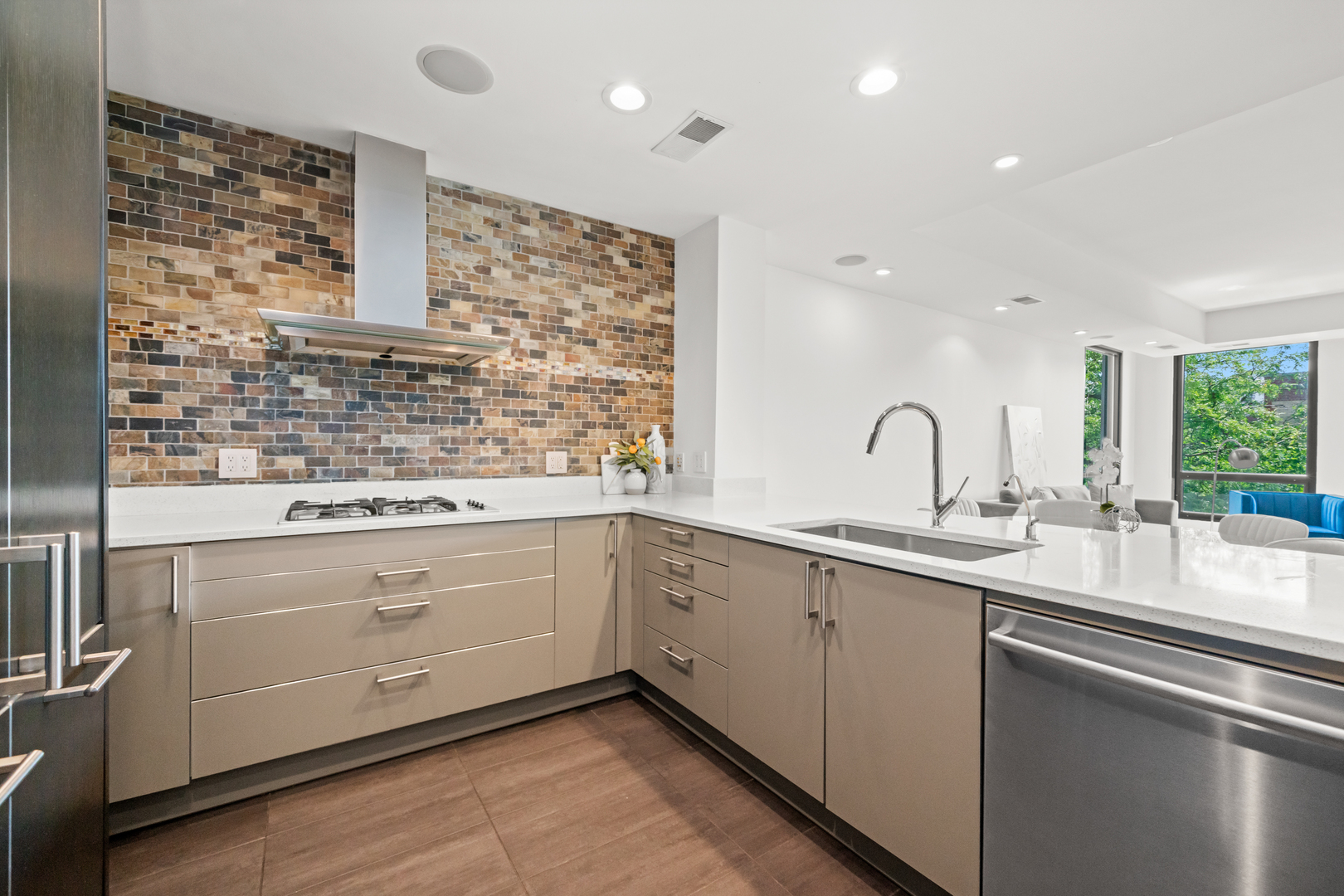 550 W Wellington Avenue Unit: 3E