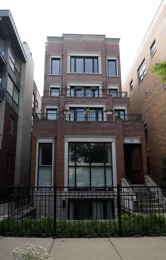 2319 W Wabansia Avenue Unit: 3